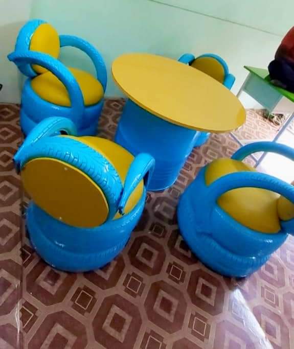 Tyre furniture with comfortable Backrest Seat with Double Compartment Table